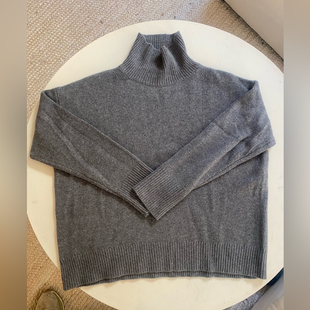 NAKED CASHMERE 100% CASHMERE TURTLENECK *pristine*